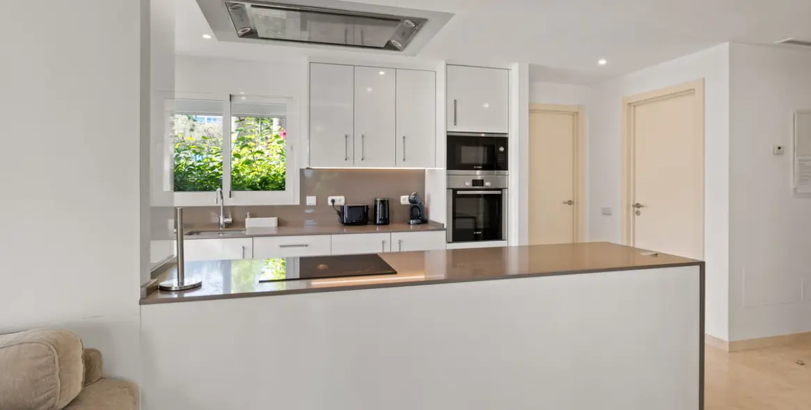 Продажа апартаментов на среднем этаже в Casares 6