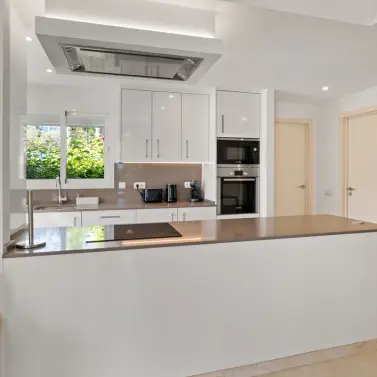 Продажа апартаментов на среднем этаже в Casares