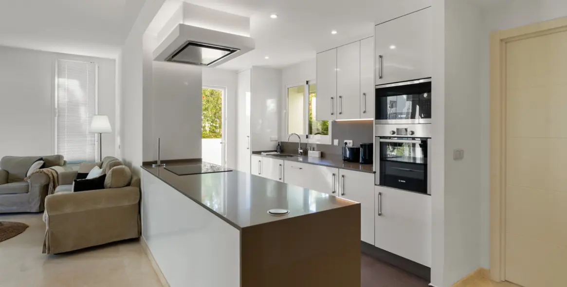 Продажа апартаментов на среднем этаже в Casares 7