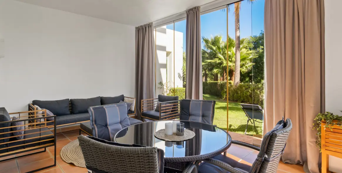 Продажа апартаментов на среднем этаже в Casares 9