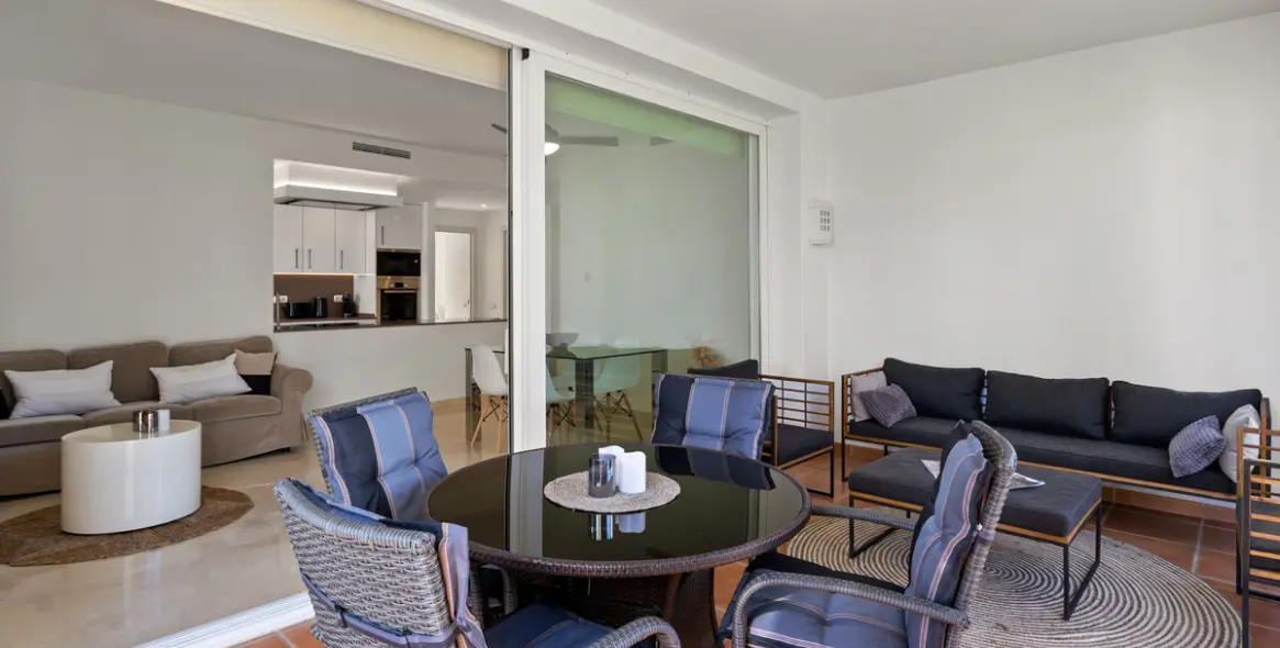 Продажа апартаментов на среднем этаже в Casares 10