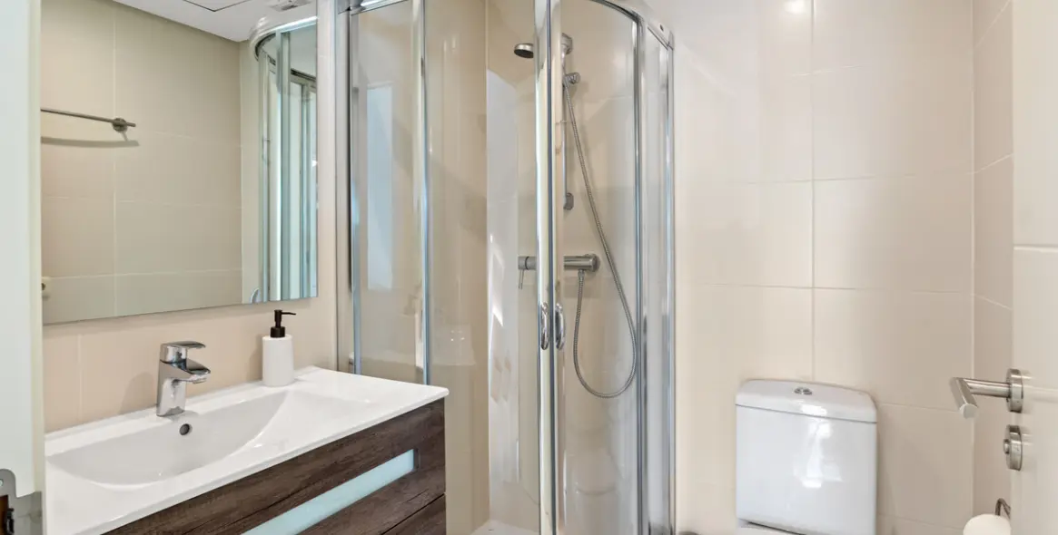 Продажа апартаментов на среднем этаже в Casares 16