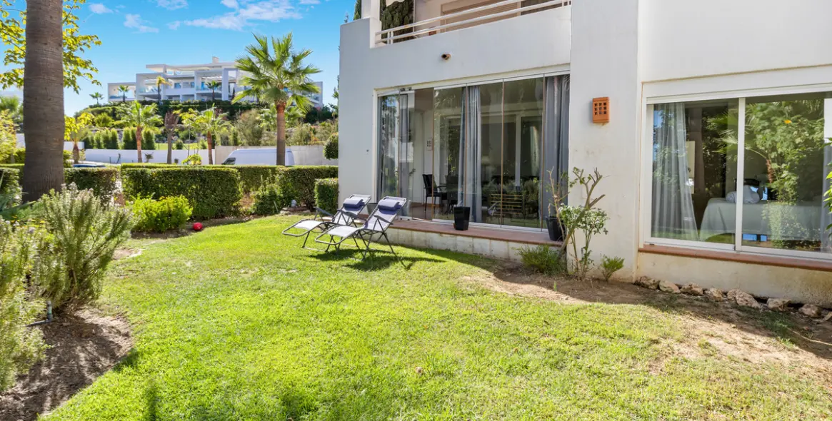 Продажа апартаментов на среднем этаже в Casares 18