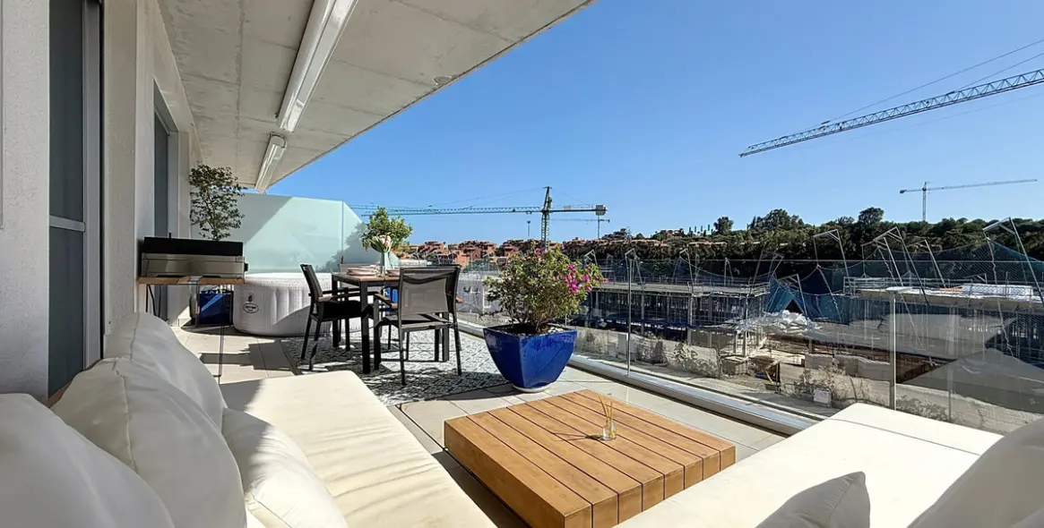 Sale of middle floor apartment in Estepona 4