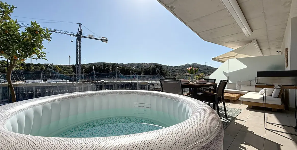 Sale of middle floor apartment in Estepona 5