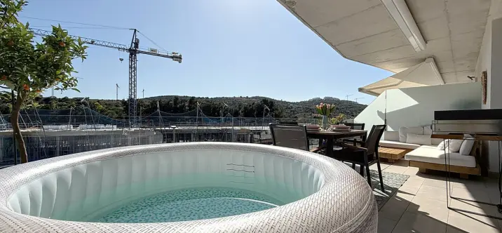 Продажа апартаментов на среднем этаже в Estepona 4