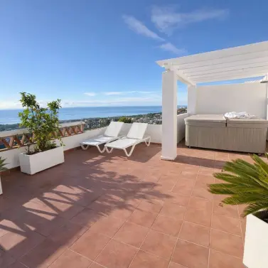 Sale of penthouse in Calahonda