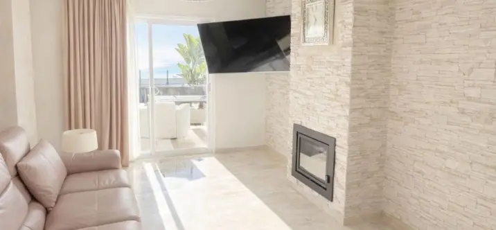 Sale of penthouse in Calahonda 4