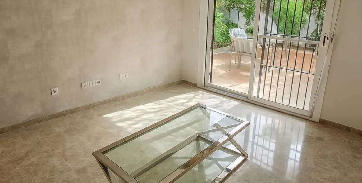 Sale of ground floor apartment in Nueva Andalucía 2