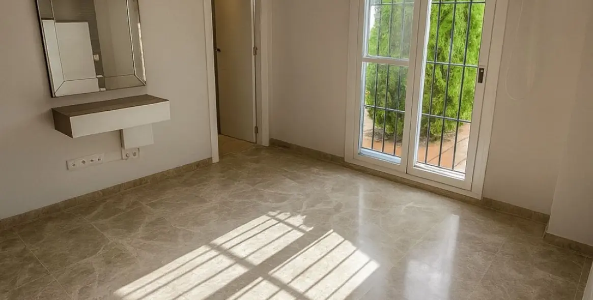Sale of ground floor apartment in Nueva Andalucía 4