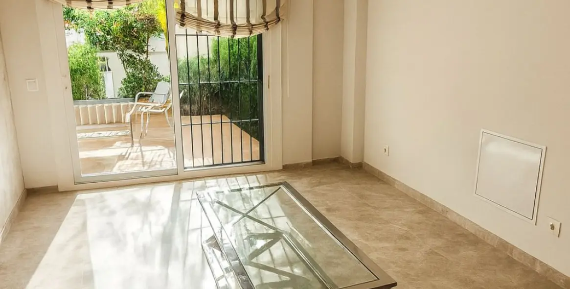 Sale of ground floor apartment in Nueva Andalucía 19