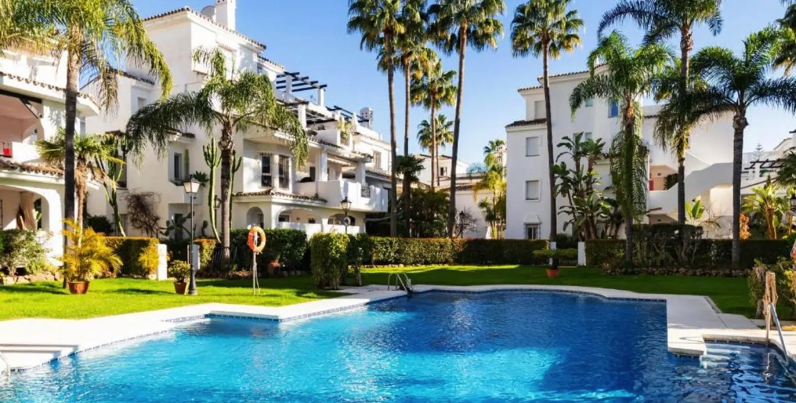 Продажа апартаментов на первом этаже в Nueva Andalucía 1