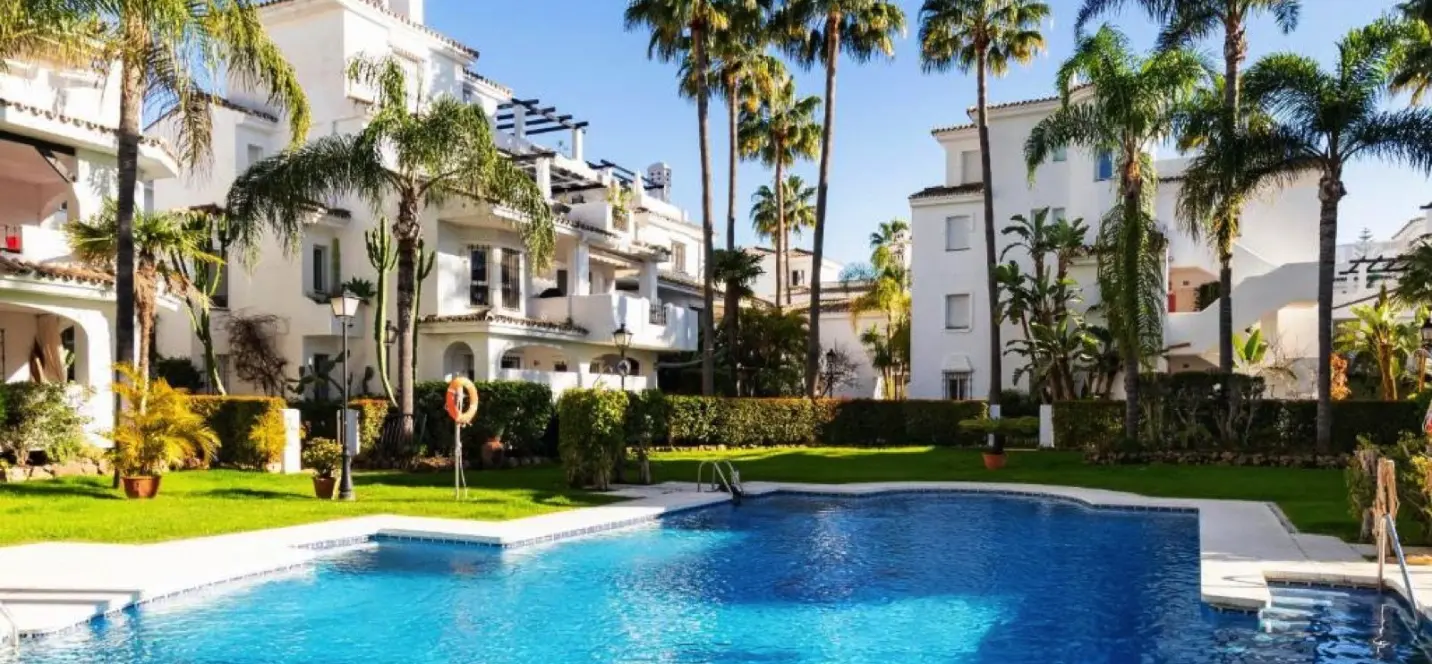 Venta de apartamento en planta baja en Nueva Andalucía 0