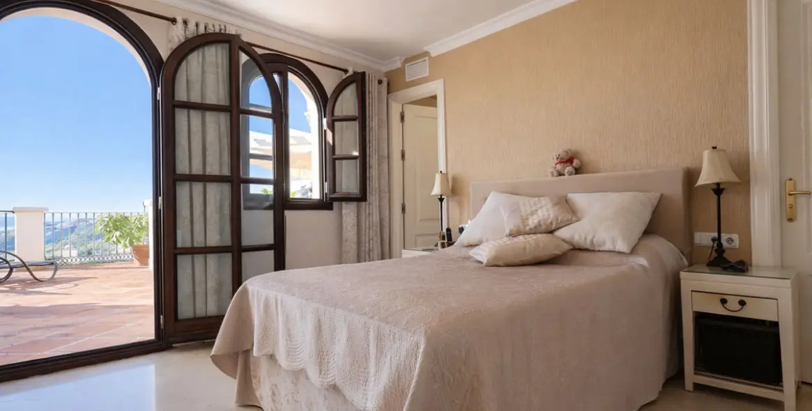 Sale of townhouse in La Heredia 21