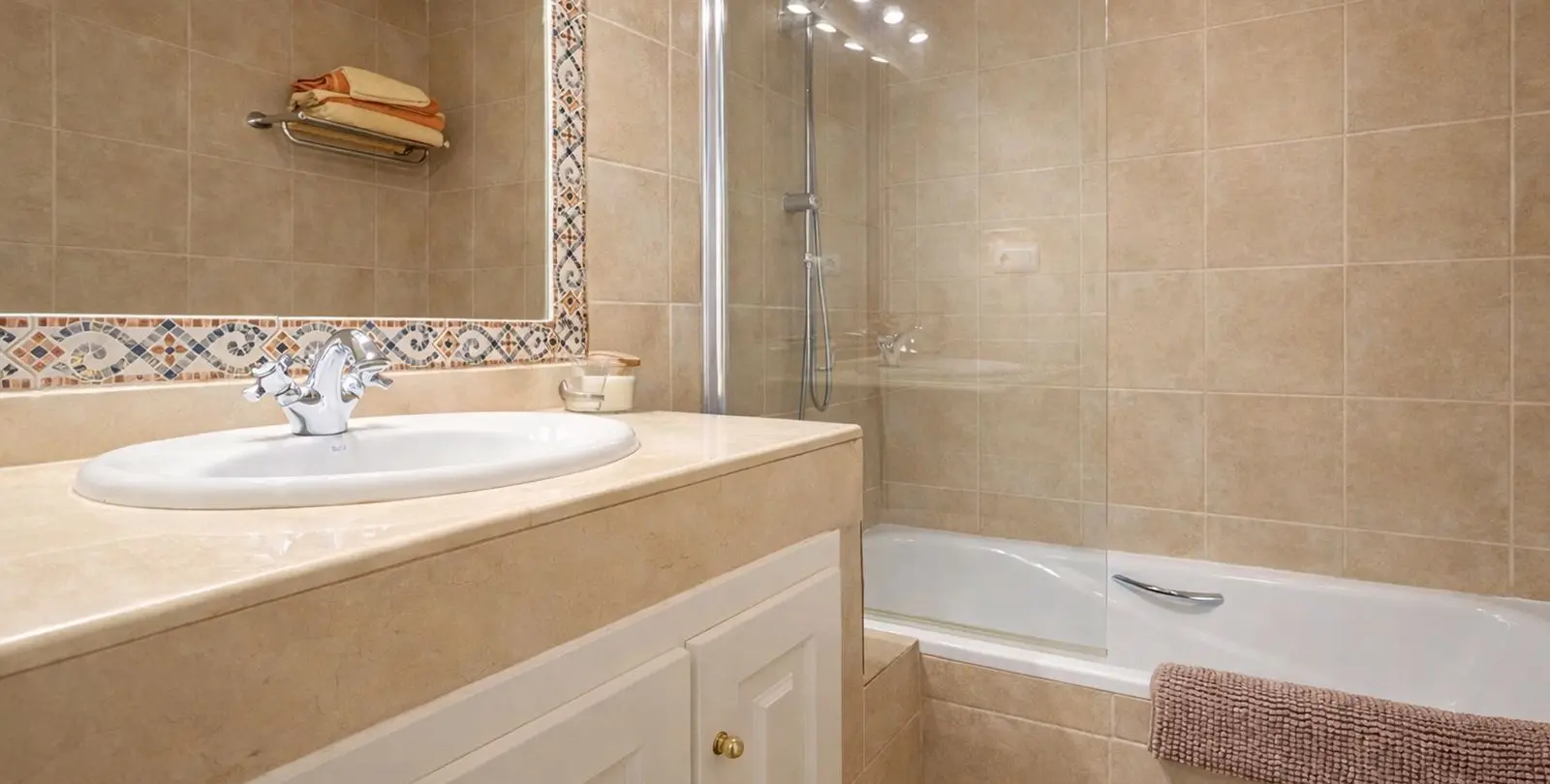 Sale of townhouse in La Heredia 17
