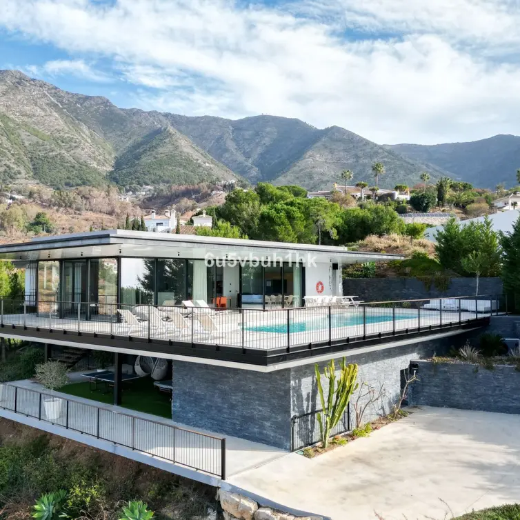 Sale of detached villa in Valtocado