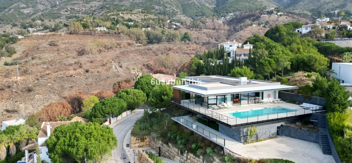 Sale of detached villa in Valtocado 4