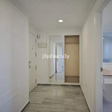 Long-term rent of middle floor apartment in Guadalmina Baja