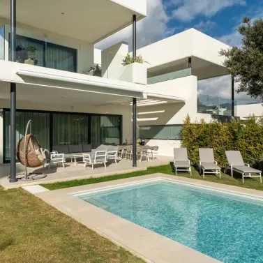 Short-term rent of detached villa in Santa Clara