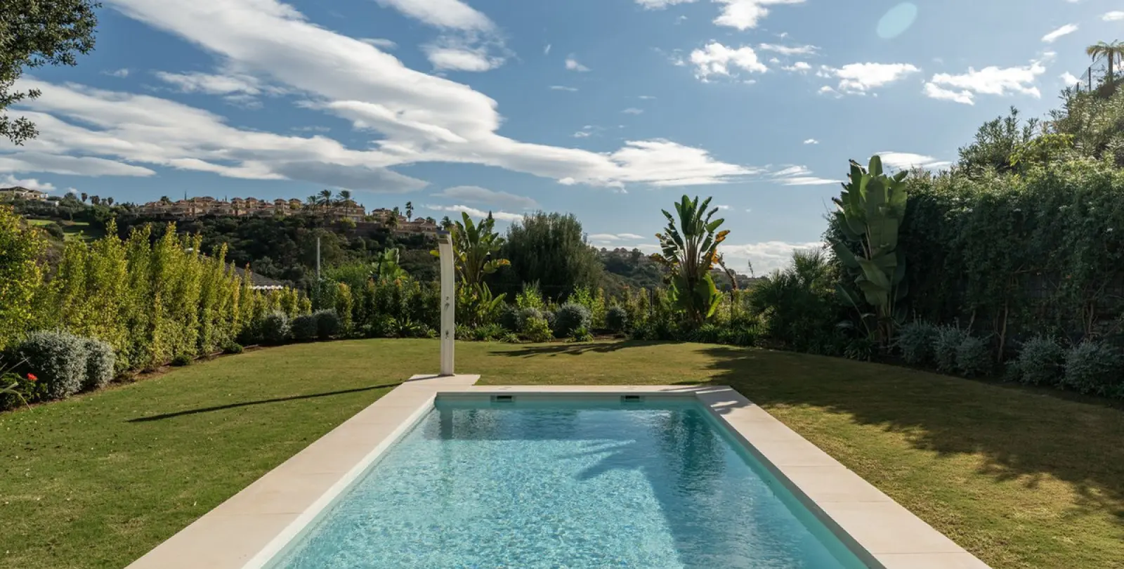 Short-term rent of detached villa in Santa Clara 31