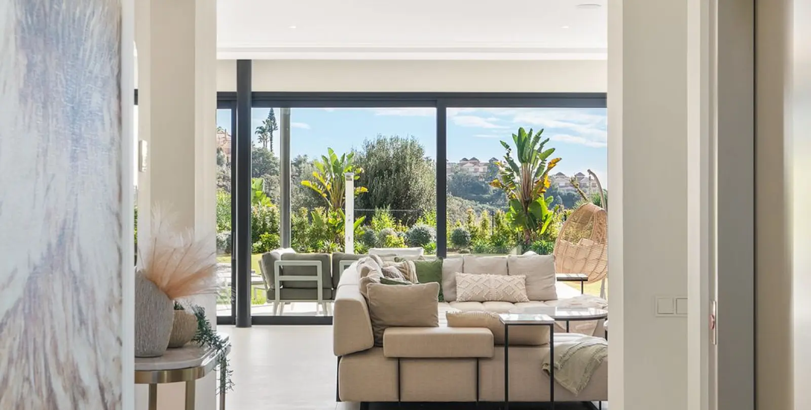 Short-term rent of detached villa in Santa Clara 38