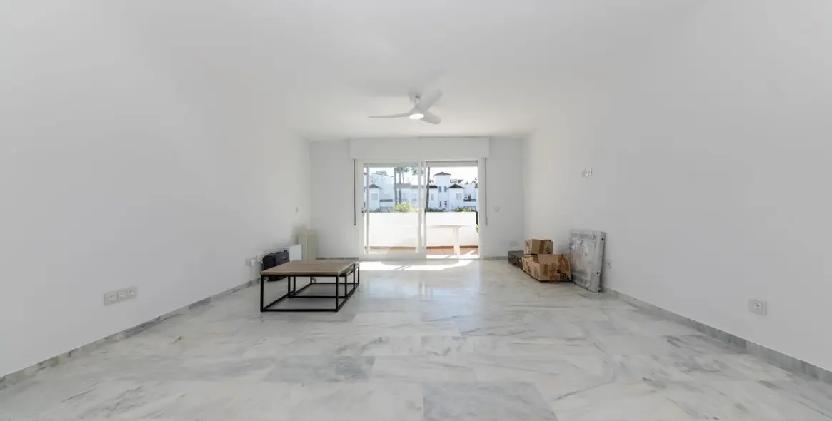 Long-term rent of middle floor apartment in Costalita 2