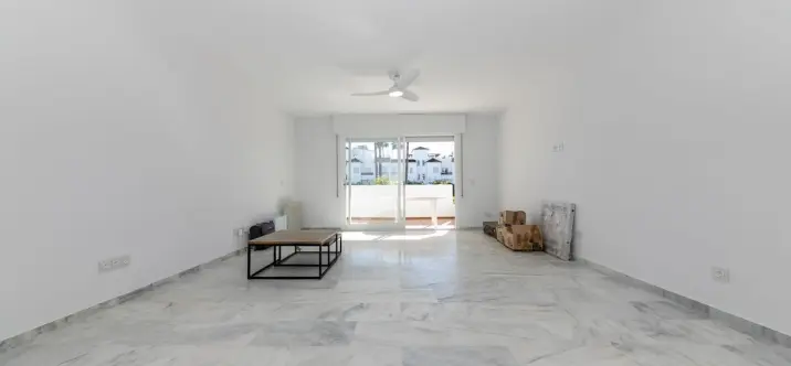 Alquiler a largo plazo de apartamento en planta media en Costalita 1