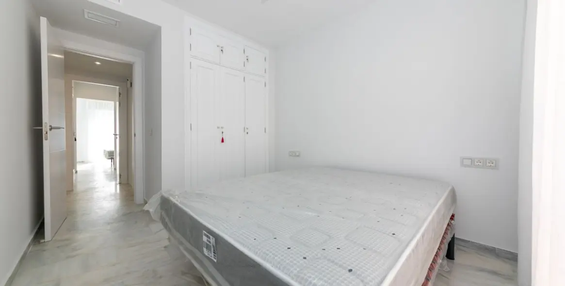 Long-term rent of middle floor apartment in Costalita 6