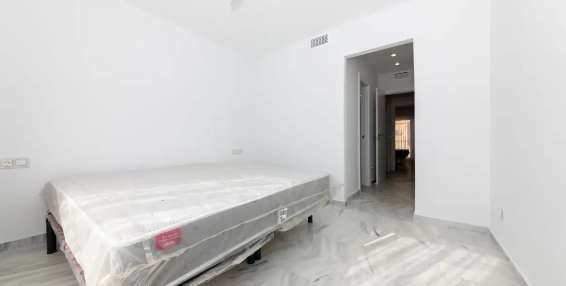 Long-term rent of middle floor apartment in Costalita 10