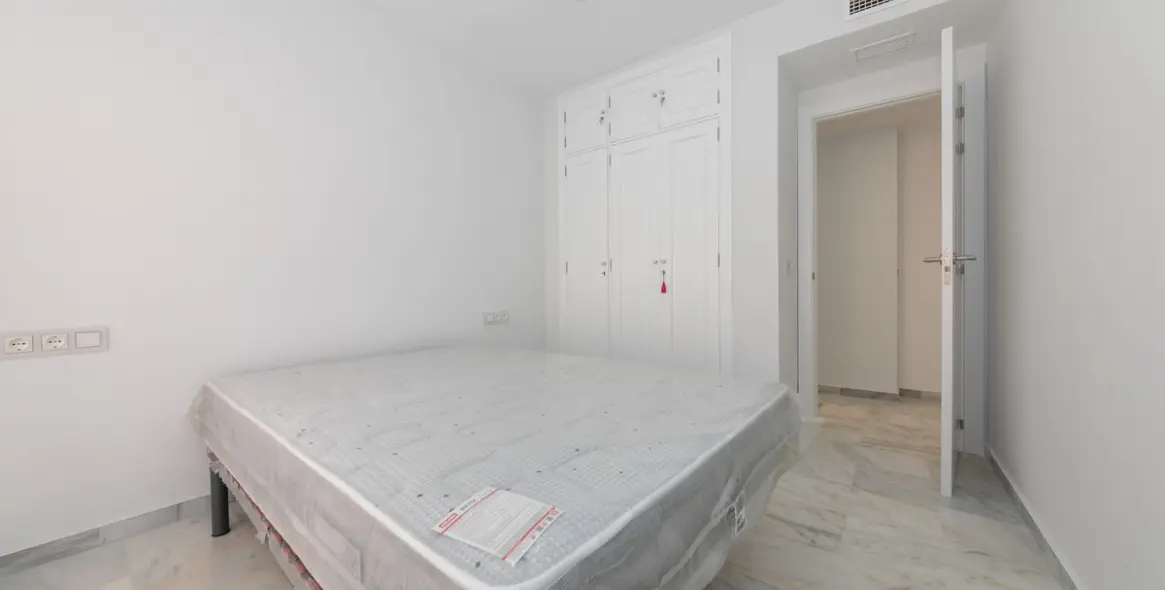 Long-term rent of middle floor apartment in Costalita 12