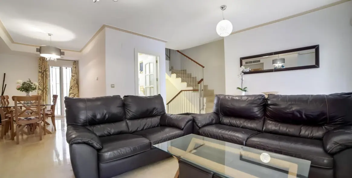 Long-term rent of townhouse in Las Chapas 1