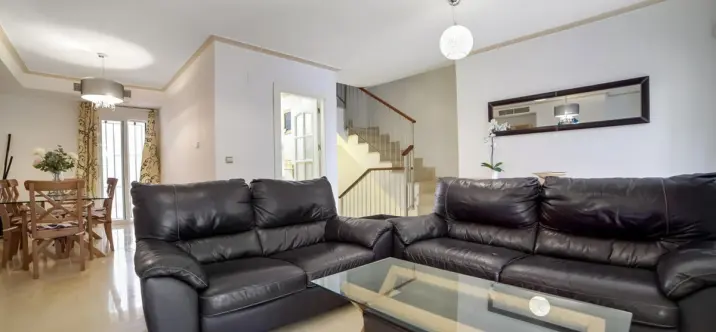 Long-term rent of townhouse in Las Chapas 0