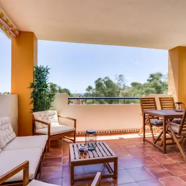 Продажа апартаментов на среднем этаже в Atalaya