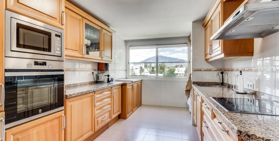 Продажа апартаментов на среднем этаже в Atalaya 11