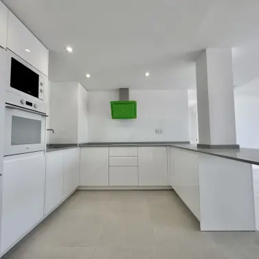 Sale of middle floor apartment in Rincón de la Victoria