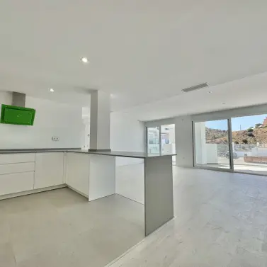 Sale of middle floor apartment in Rincón de la Victoria