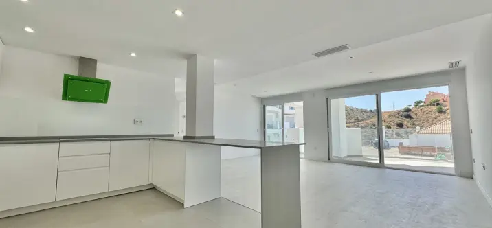 Sale of middle floor apartment in Rincón de la Victoria 1