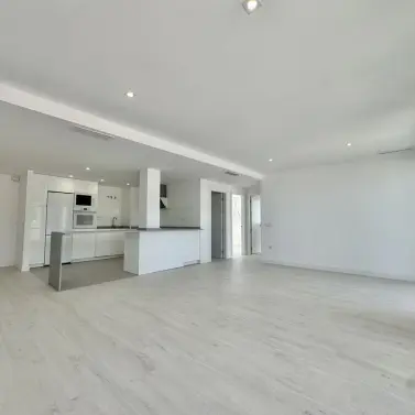 Sale of middle floor apartment in Rincón de la Victoria