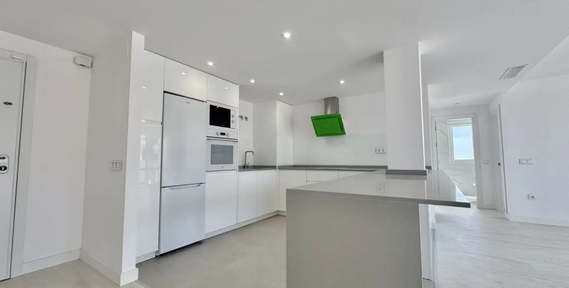 Sale of middle floor apartment in Rincón de la Victoria 4