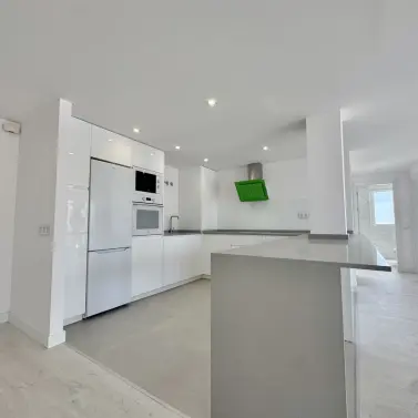 Sale of middle floor apartment in Rincón de la Victoria