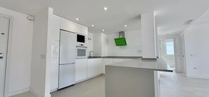 Sale of middle floor apartment in Rincón de la Victoria 3