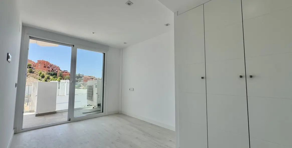 Sale of middle floor apartment in Rincón de la Victoria 5