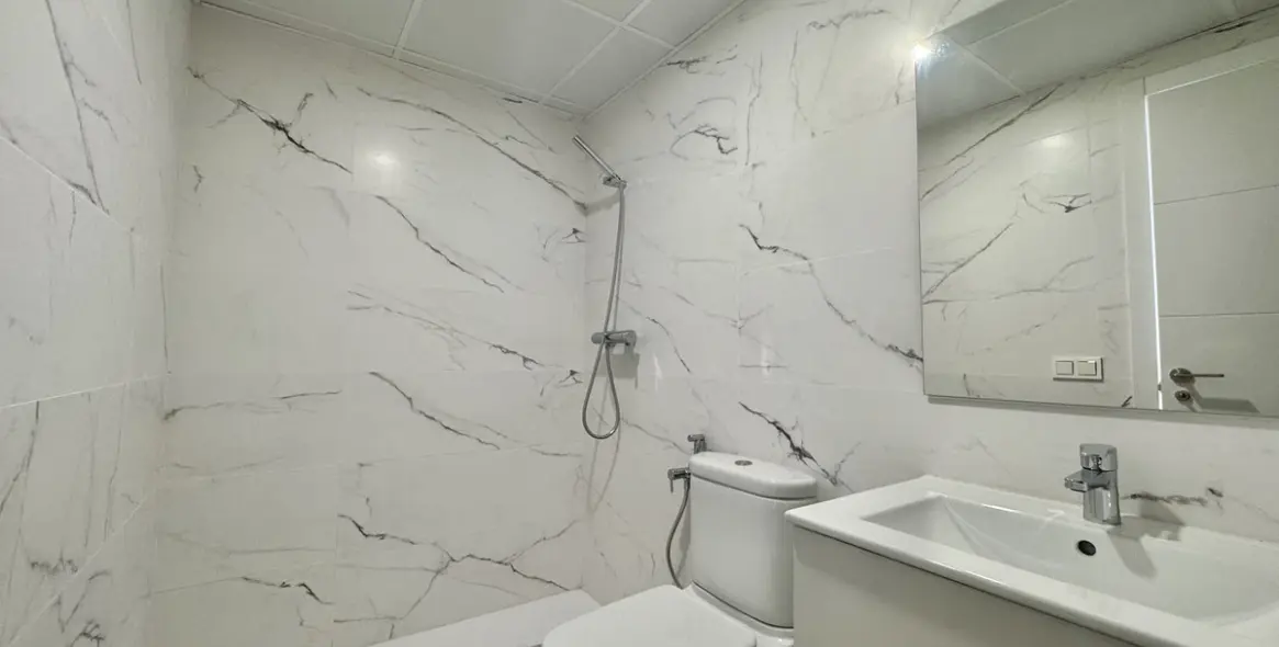 Sale of middle floor apartment in Rincón de la Victoria 6