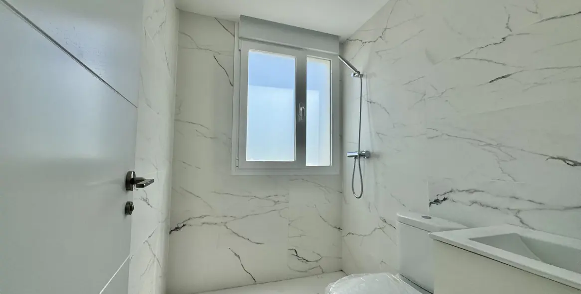 Sale of middle floor apartment in Rincón de la Victoria 8