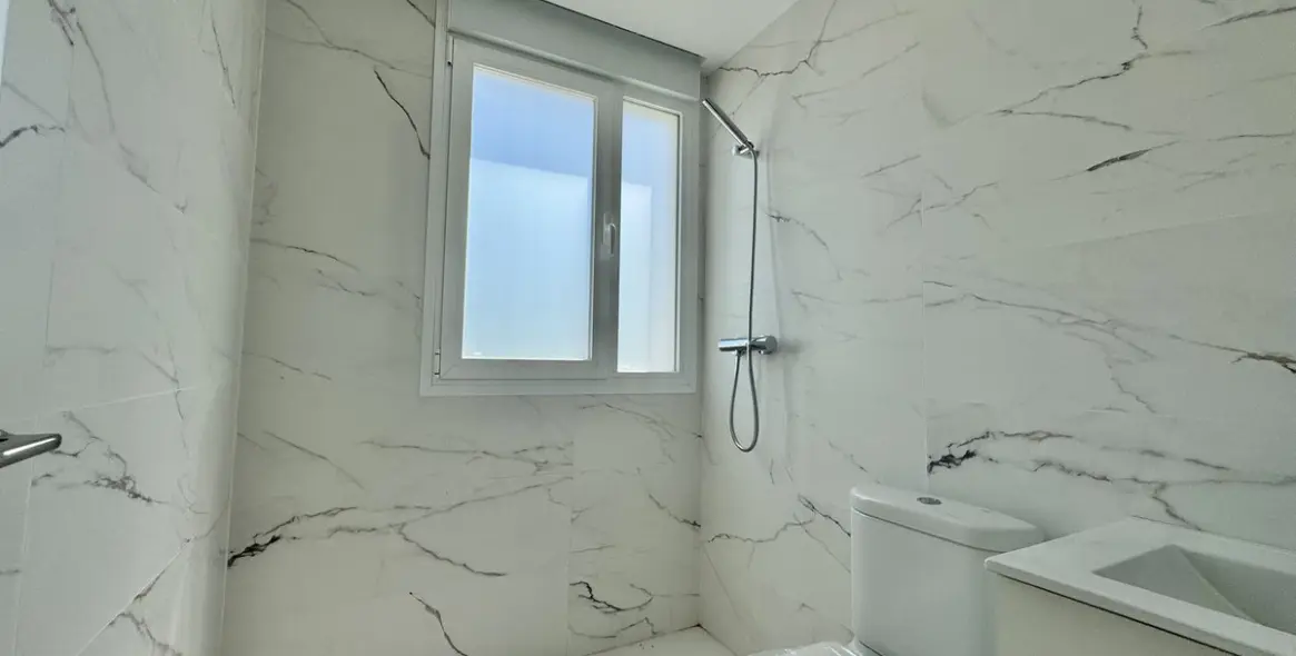 Sale of middle floor apartment in Rincón de la Victoria 9