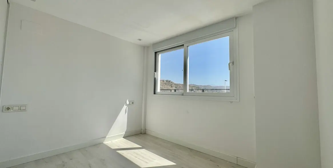 Sale of middle floor apartment in Rincón de la Victoria 10