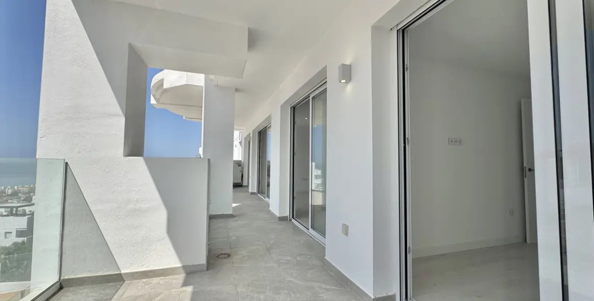 Sale of middle floor apartment in Rincón de la Victoria 14