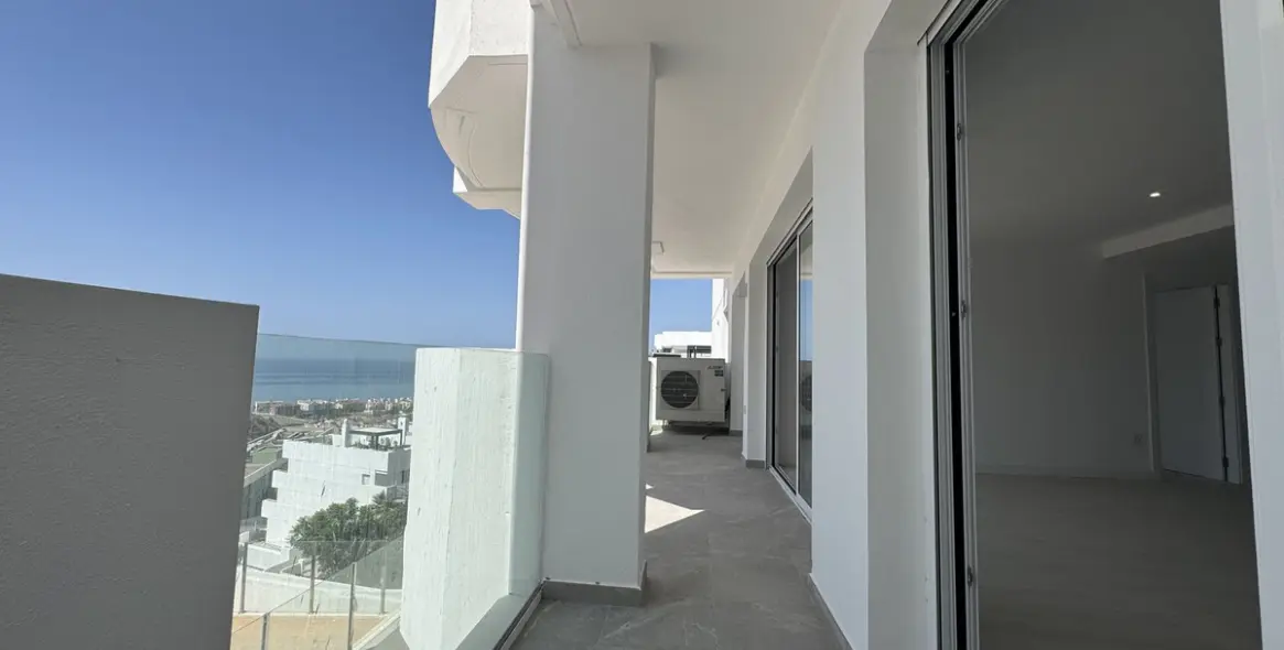Sale of middle floor apartment in Rincón de la Victoria 15