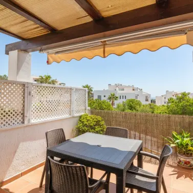 Sale of middle floor apartment in La Cala de Mijas