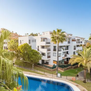Sale of middle floor apartment in La Cala de Mijas
